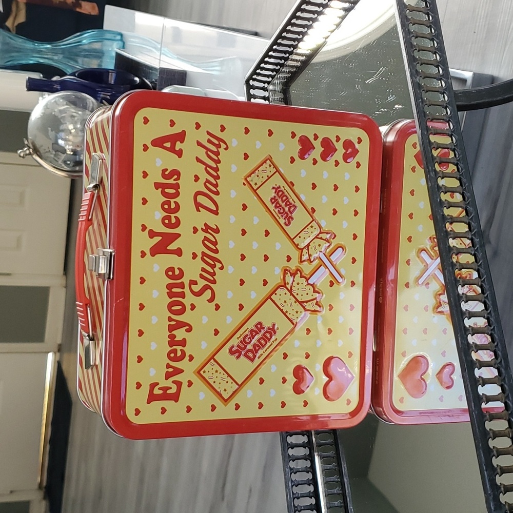 LOUNGEFLY 2010 LUNCH BOX